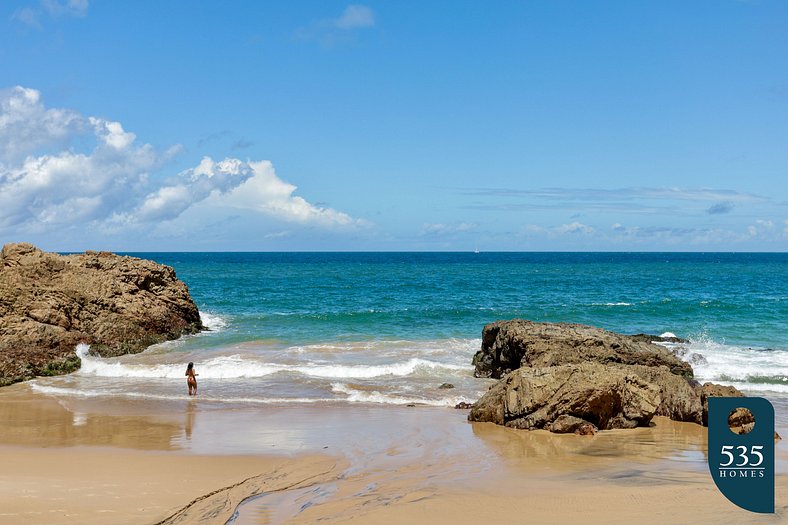 Apartamento com Piscina Vista Mar e Acesso à Praia