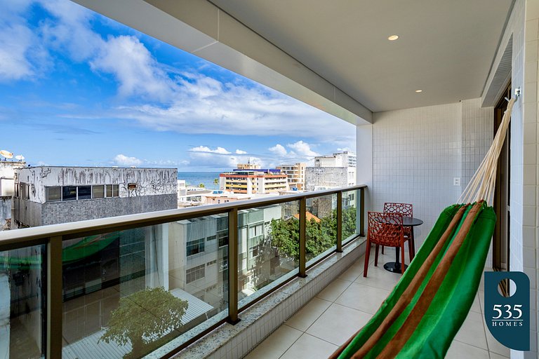 Apartamento em condomínio alto padrão na Barra