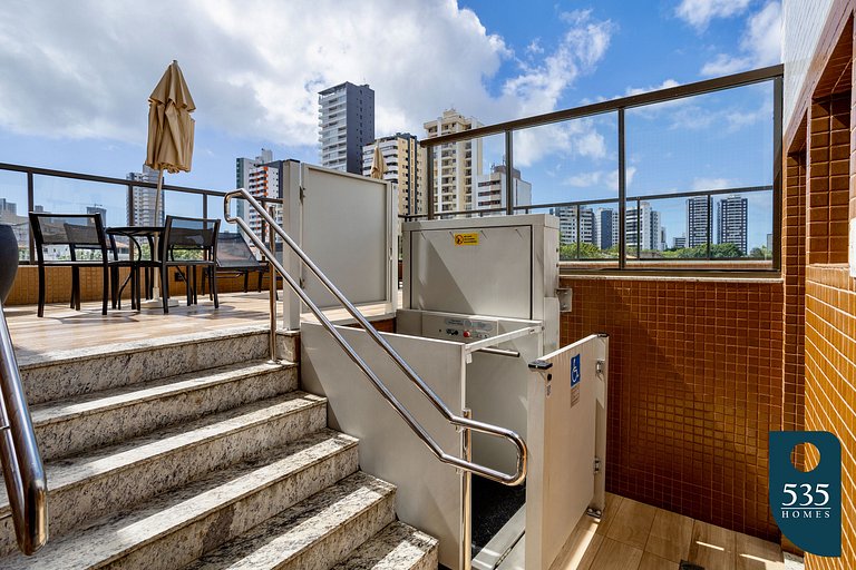 Apartment in Building with Pool and Fitness Center