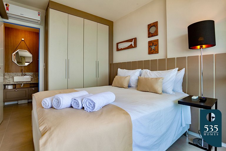 Bedroom and living room with sea view and modern amenities