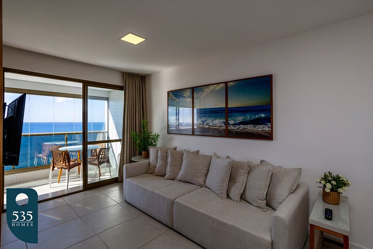 One-Bedroom Apartment 290m from Farol da Barra