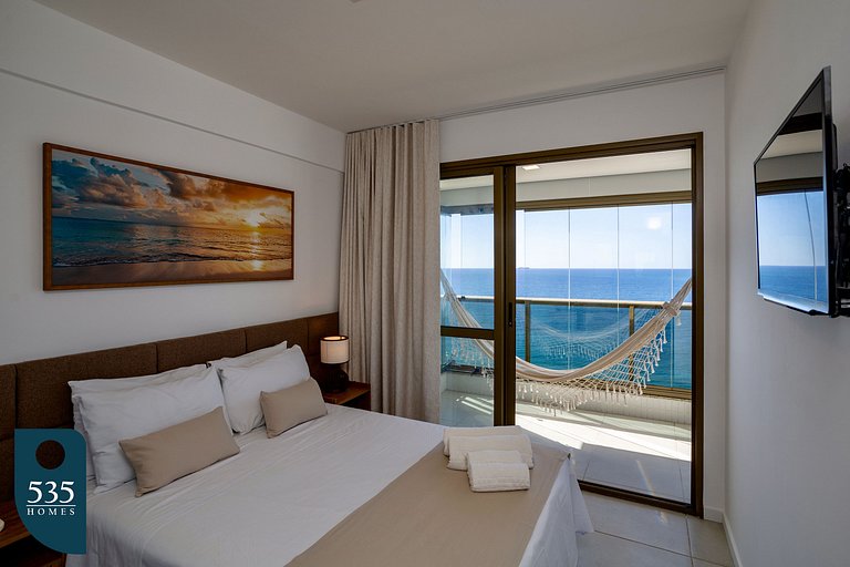 One-Bedroom Apartment 290m from Farol da Barra