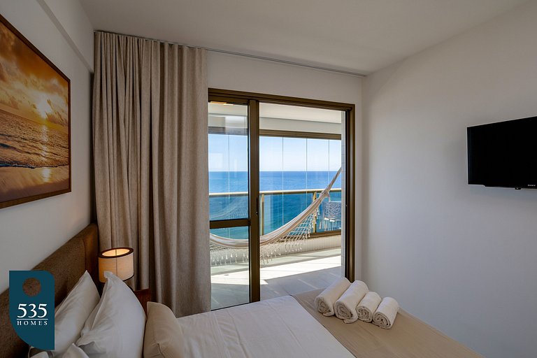 One-Bedroom Apartment 290m from Farol da Barra