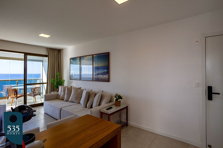 One-Bedroom Apartment 290m from Farol da Barra