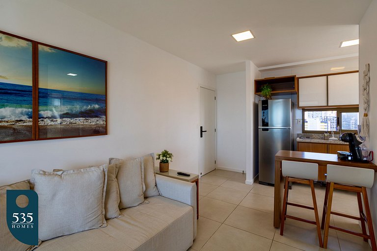 One-Bedroom Apartment 290m from Farol da Barra