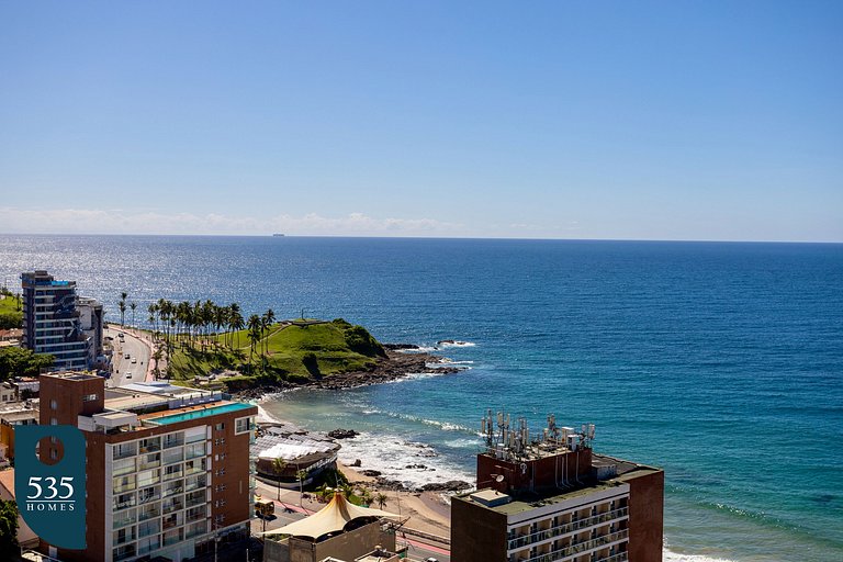 One-Bedroom Apartment 290m from Farol da Barra